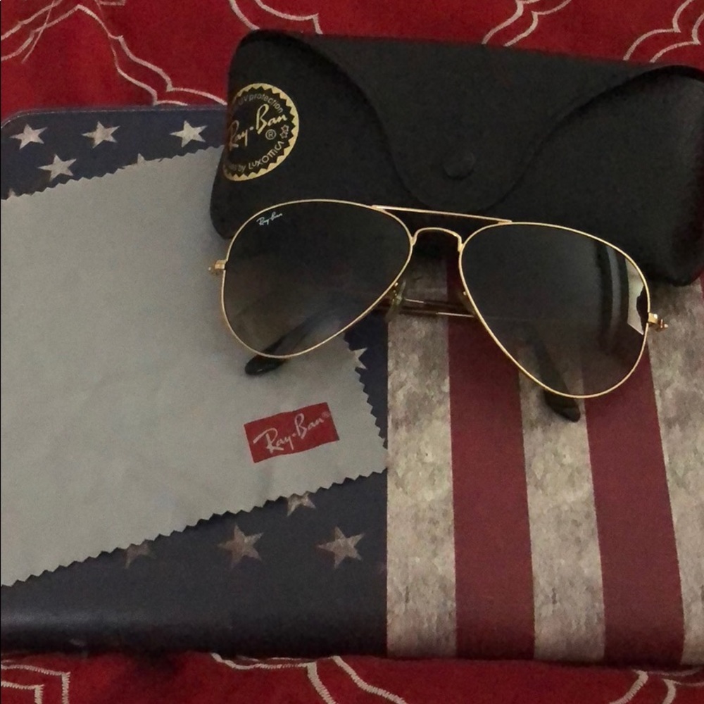 Ray Ban.